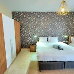 Luxury & Spacious 3 Bedroom Seafront, Balcony Yhai1-1 Apartment