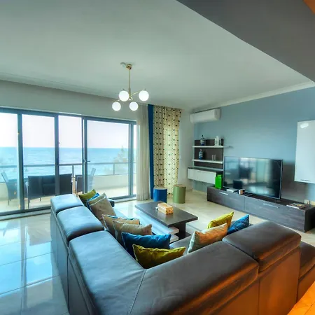 Luxury & Spacious 3 Bedroom Seafront, Balcony Yhai1-1 *
