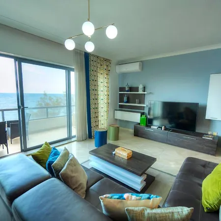 Luxury & Spacious 3 Bedroom Seafront, Balcony Yhai1-1 *