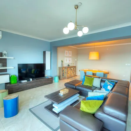 Luxury & Spacious 3 Bedroom Seafront, Balcony Yhai1-1 *