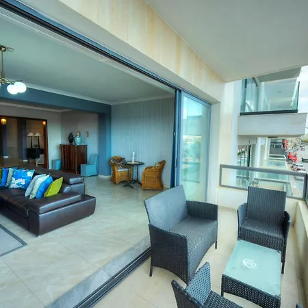 Luxury & Spacious 3 Bedroom Seafront, Balcony Yhai1-1 Apartament *