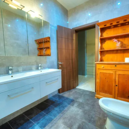 Luxury & Spacious 3 Bedroom Seafront, Balcony Yhai1-1 Sliema