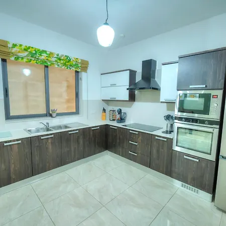 Luxury & Spacious 3 Bedroom Seafront, Balcony Yhai1-1 Lägenhet Sliema