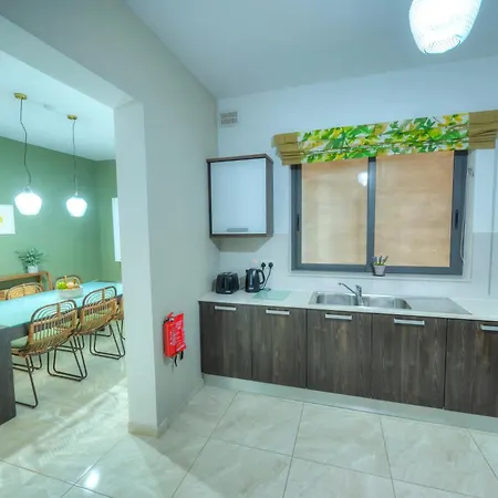 Luxury & Spacious 3 Bedroom Seafront, Balcony Yhai1-1 Lejlighed