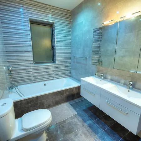 Luxury & Spacious 3 Bedroom Seafront, Balcony Yhai1-1 Sliema