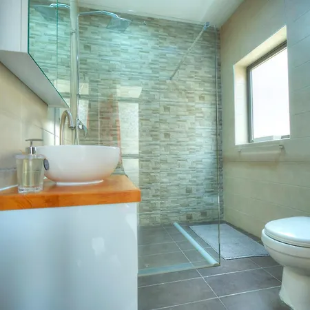 Luxury & Spacious 3 Bedroom Seafront, Balcony Yhai1-1 Sliema