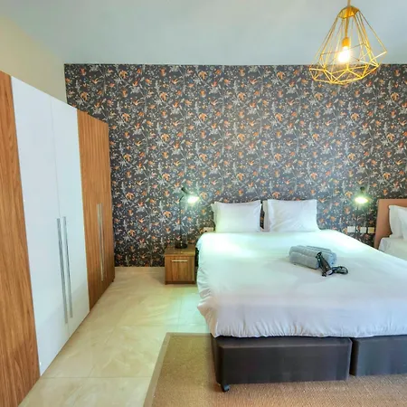 Luxury & Spacious 3 Bedroom Seafront, Balcony Yhai1-1 Apartment