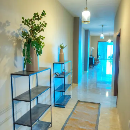 Luxury & Spacious 3 Bedroom Seafront, Balcony Yhai1-1