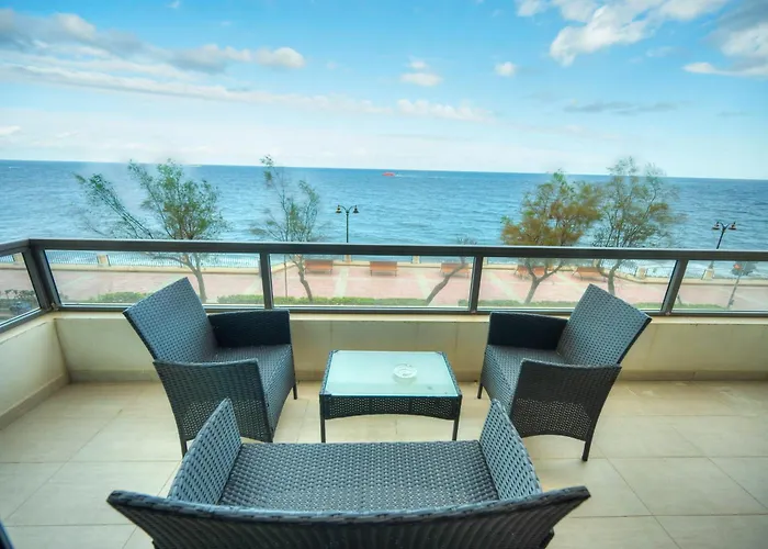 Luxury & Spacious 3 Bedroom Seafront, Balcony Yhai1-1 アパート *