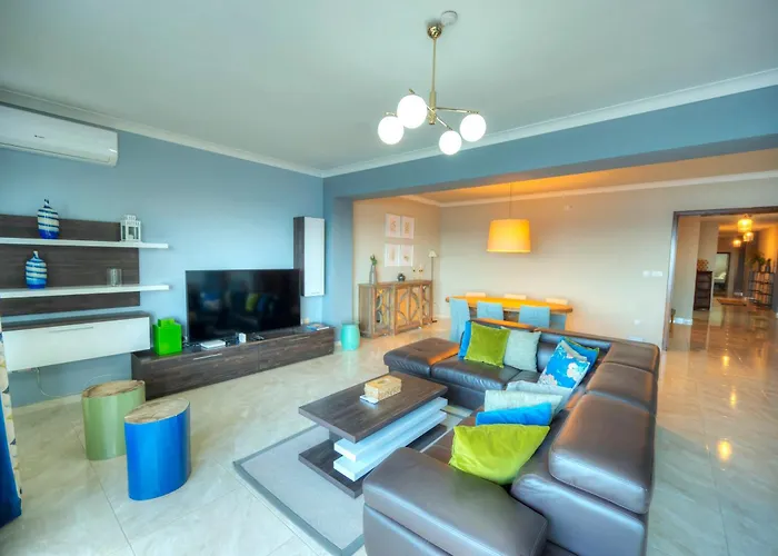 Luxury & Spacious 3 Bedroom Seafront, Balcony Yhai1-1 *