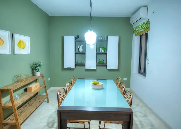 Luxury & Spacious 3 Bedroom Seafront, Balcony Yhai1-1 アパート *