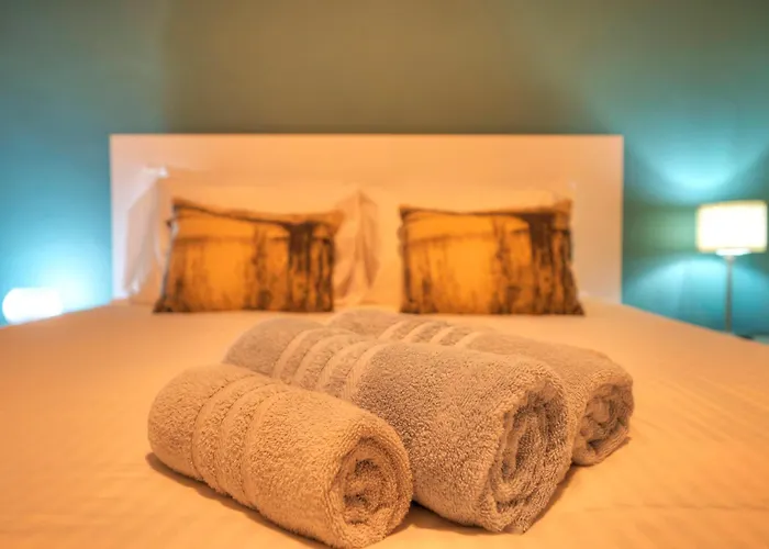 Luxury & Spacious 3 Bedroom Seafront, Balcony Yhai1-1 アパート スリーマ