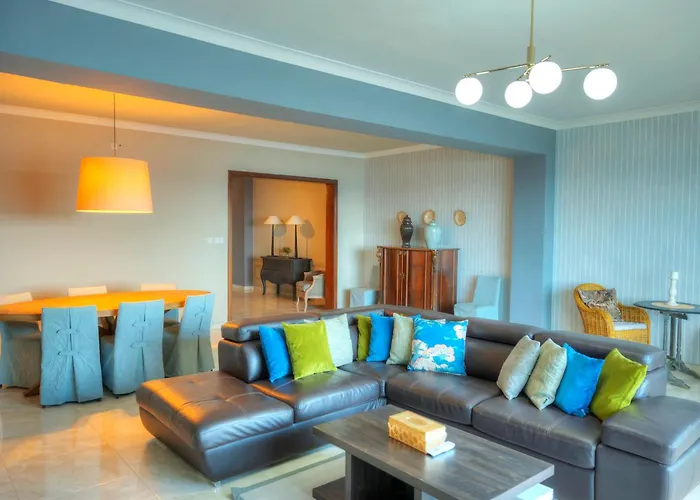 Luxury & Spacious 3 Bedroom Seafront, Balcony Yhai1-1