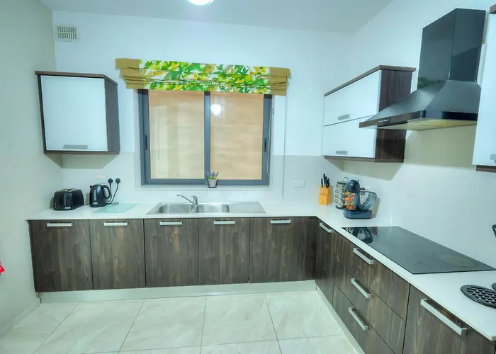 Luxury & Spacious 3 Bedroom Seafront, Balcony Yhai1-1 アパート