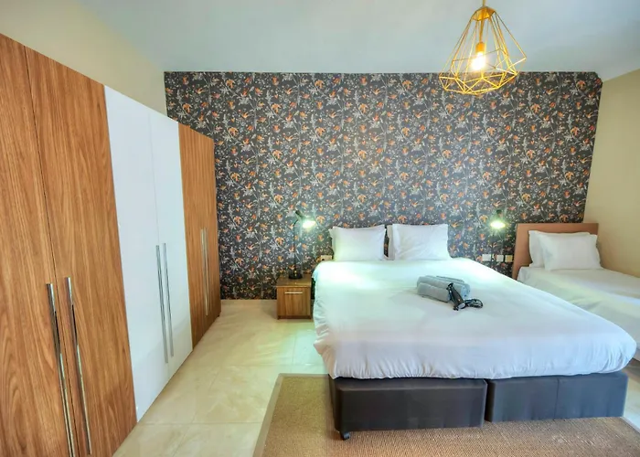 Luxury & Spacious 3 Bedroom Seafront, Balcony Yhai1-1 アパート