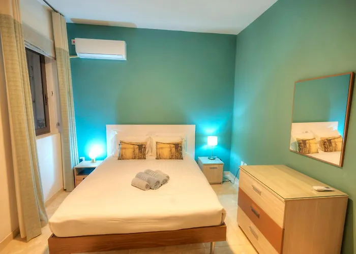 Luxury & Spacious 3 Bedroom Seafront, Balcony Yhai1-1 アパート *