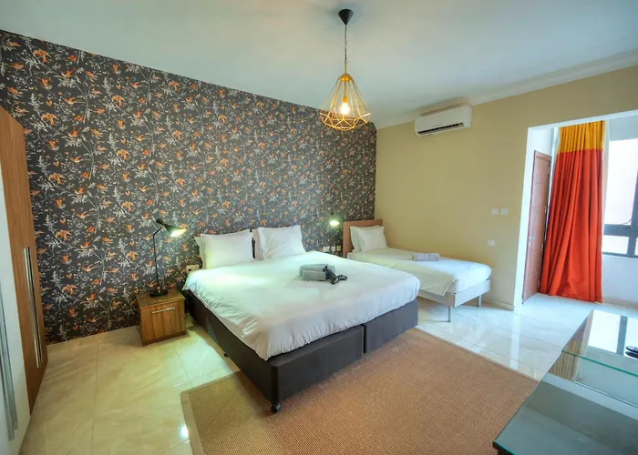 Luxury & Spacious 3 Bedroom Seafront, Balcony Yhai1-1 スリーマ