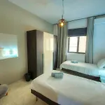 Luxury & Spacious 3 Bedroom Seafront, Balcony Yhai1-1