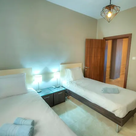 Luxury & Spacious 3 Bedroom Seafront, Balcony Yhai1-1 דירה סליאמה