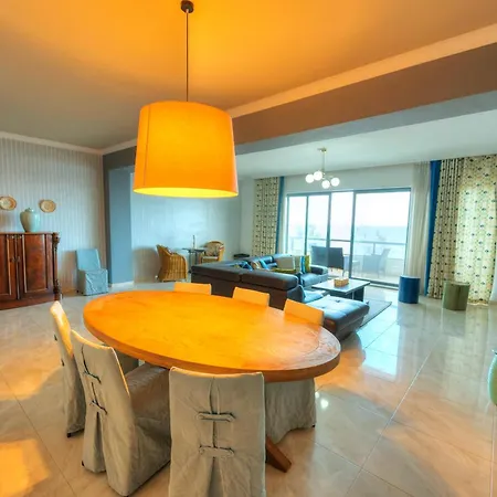 Luxury & Spacious 3 Bedroom Seafront, Balcony Yhai1-1