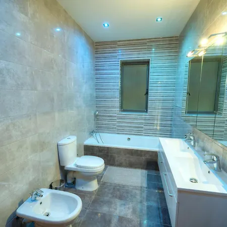 דירה Luxury & Spacious 3 Bedroom Seafront, Balcony Yhai1-1 *