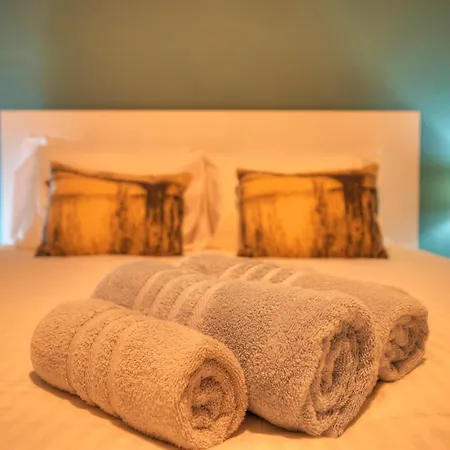 Luxury & Spacious 3 Bedroom Seafront, Balcony Yhai1-1 דירה סליאמה