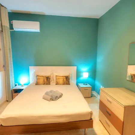 Luxury & Spacious 3 Bedroom Seafront, Balcony Yhai1-1 דירה *