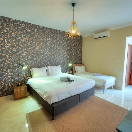 Luxury & Spacious 3 Bedroom Seafront, Balcony Yhai1-1 סליאמה